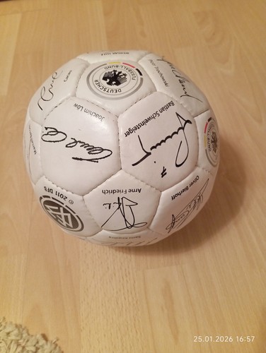 DFB-Unterschriften-Ball